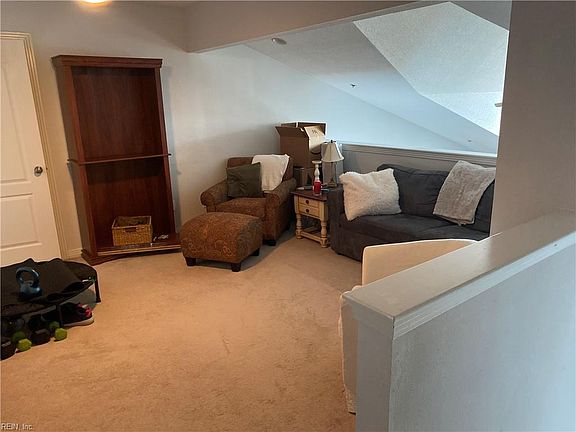 Spacious loft perfect for home office or entertaining