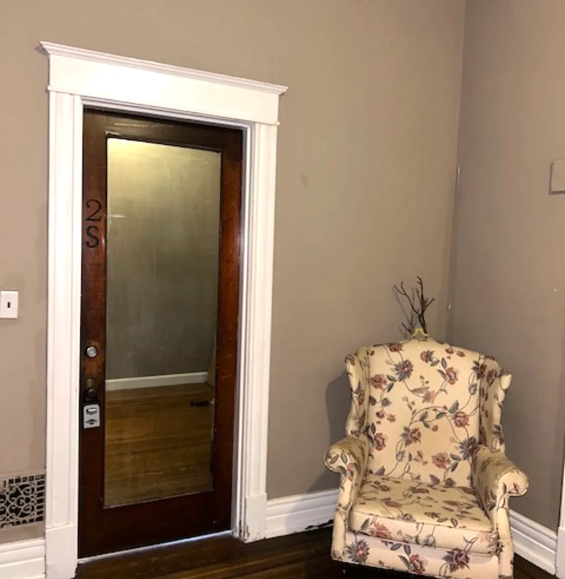 1 bed, 1100 sqft, $1,100 — Photo 2
