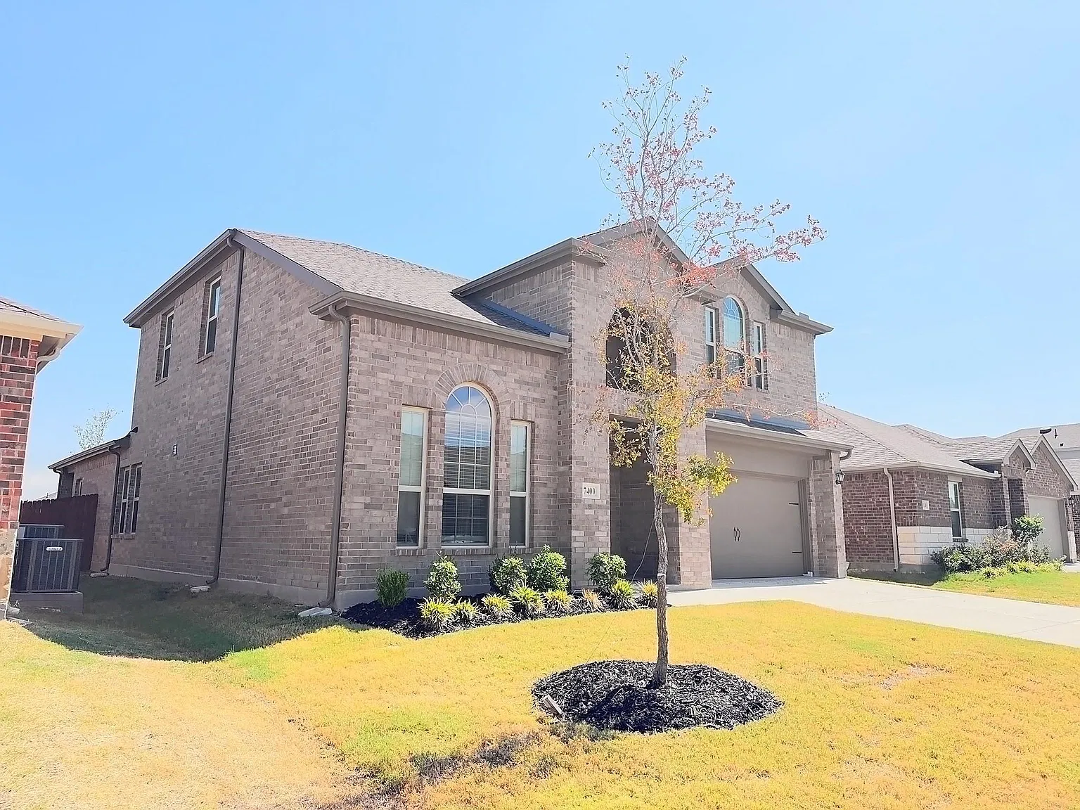 4 bed, 2705 sqft, $2,850 — Photo 2