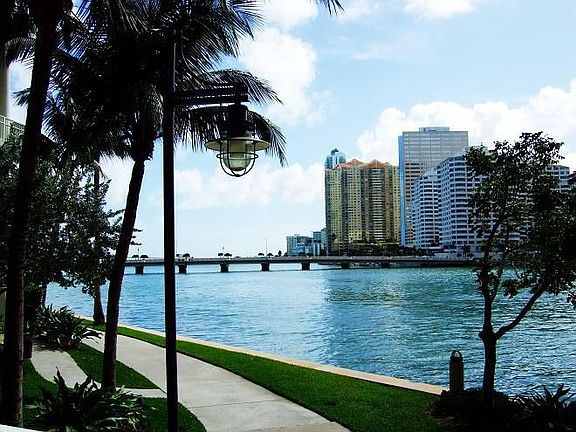 Jogging track/ Bay