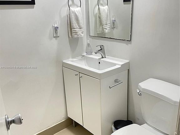 4th image of 4001 S Ocean Dr APT 3D
