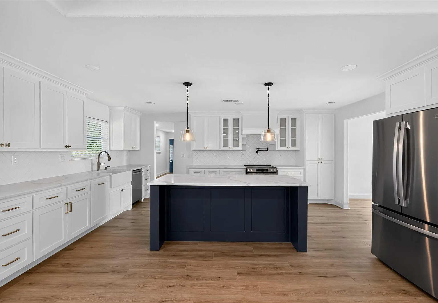 4 bed, 3.5 bath, 2808 sqft, $3,900 — Photo 1