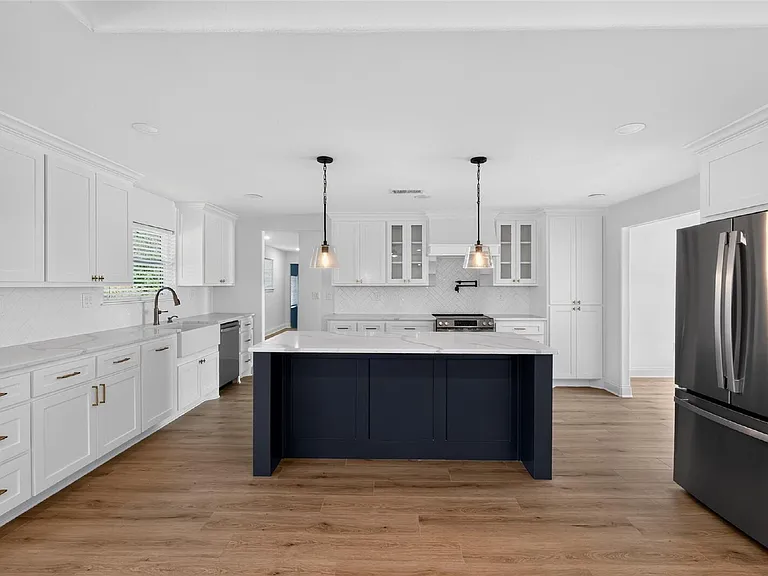 2808 Woodland Dr — Photo 1