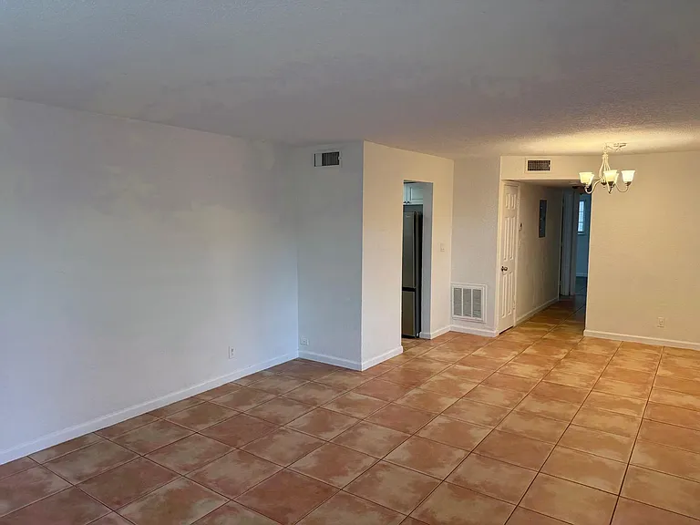 3370 NE 16th Ter #4 — Photo 7