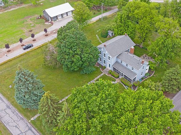 4th image of 723 E Lakeshore Dr