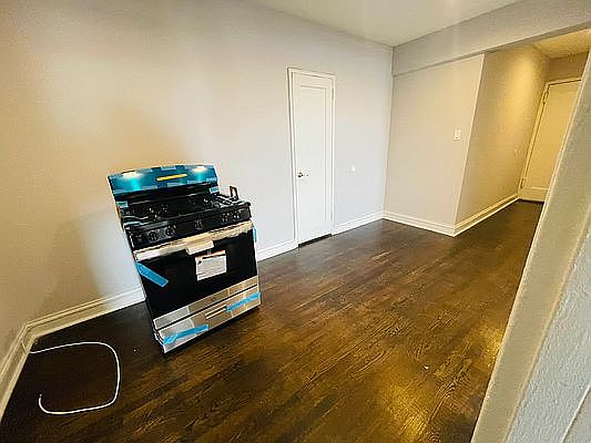 4th image of 2021 E 41st St APT 3C