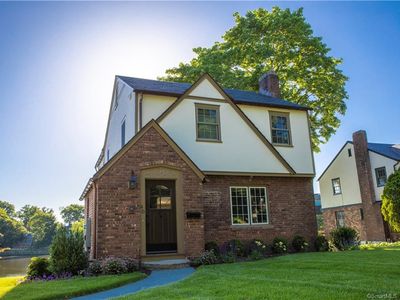 40 Strickland Rd, Cos Cob, CT, 06807