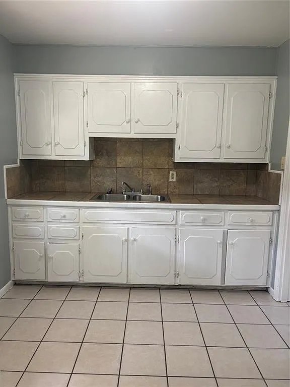 4 bed, 1.0 bath, 1225 sqft, $1,450 — Photo 3