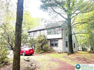 29 Beechwood Rd, Lake Harmony, PA 18624