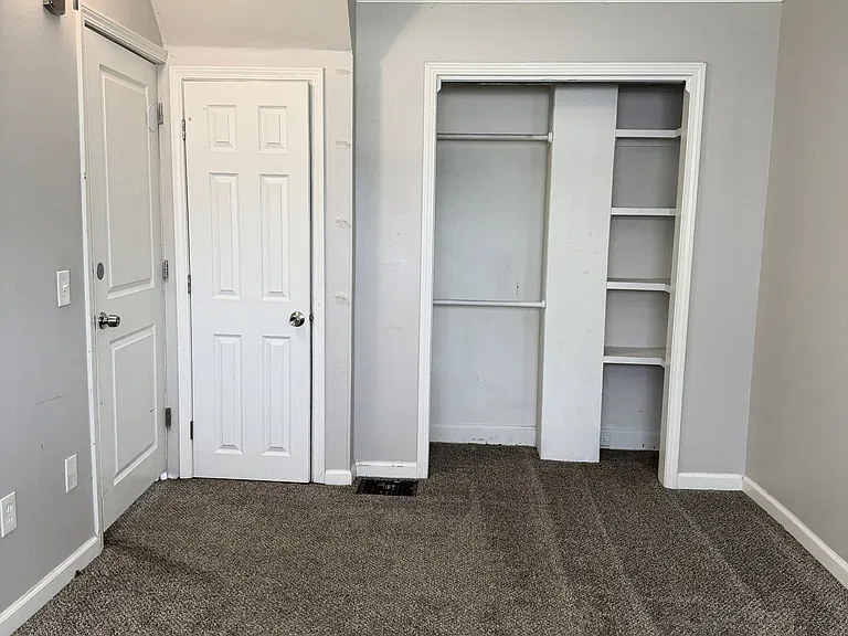 302 S Hocker Ave — Photo 7