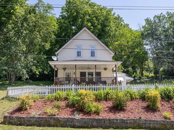 3245 Shiras Ave, Dubuque, IA 52001