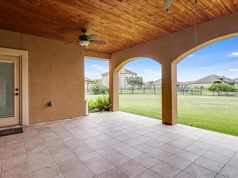 6241 Lago Vista Dr — Photo 20