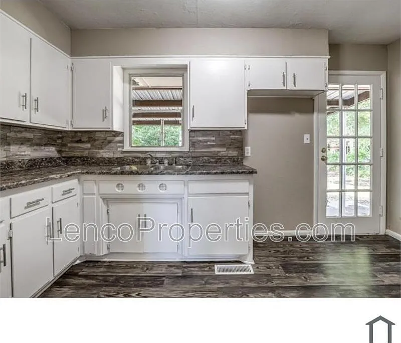3 bed, 1.0 bath, 949 sqft, $1,145 — Photo 3