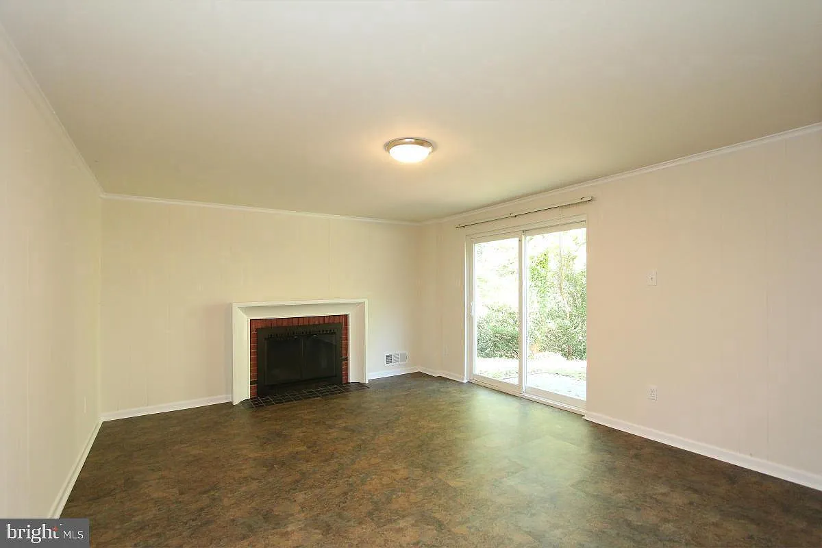 4 bed, 3.0 bath, 2098 sqft, $4,600 — Photo 3