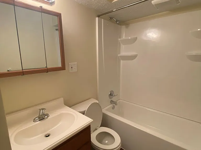 379 Rosemont Ave — Photo 7