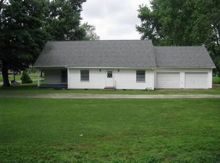 310 S 9th St, Saint Francisville, IL 62460