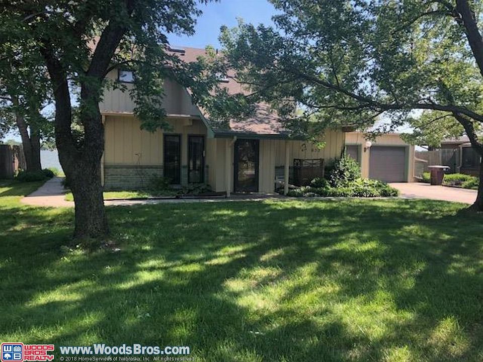 1st image of 652 W Lakeshore Ct