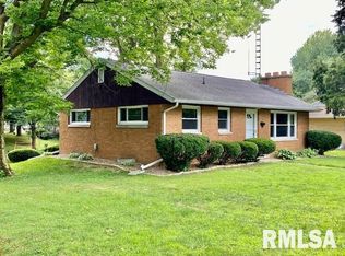 702 W Jefferson St, Petersburg, IL 62675