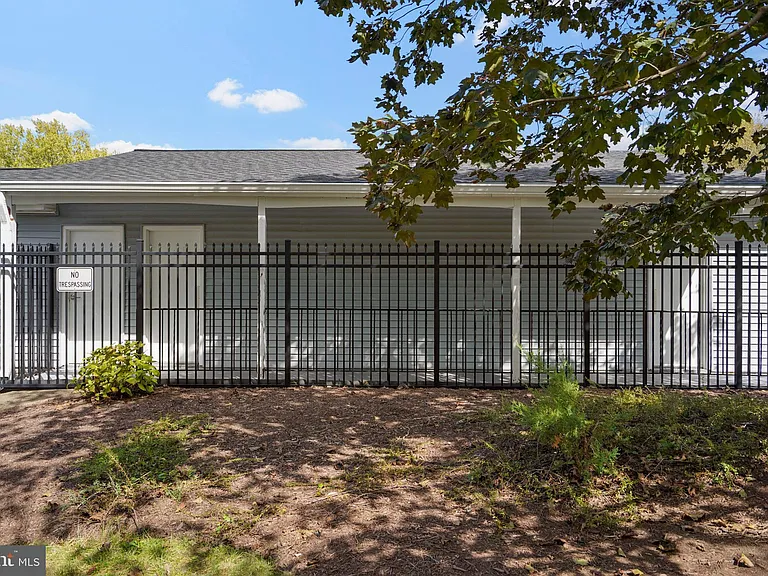 6351 Rockshire St — Photo 37