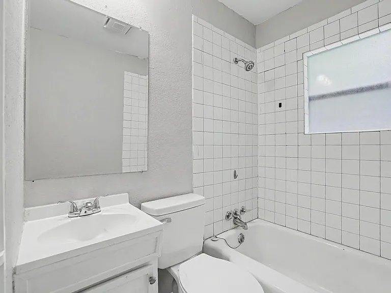 221 W Taylor St — Photo 17