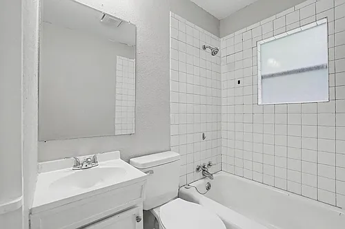 221 W Taylor St Photo 1