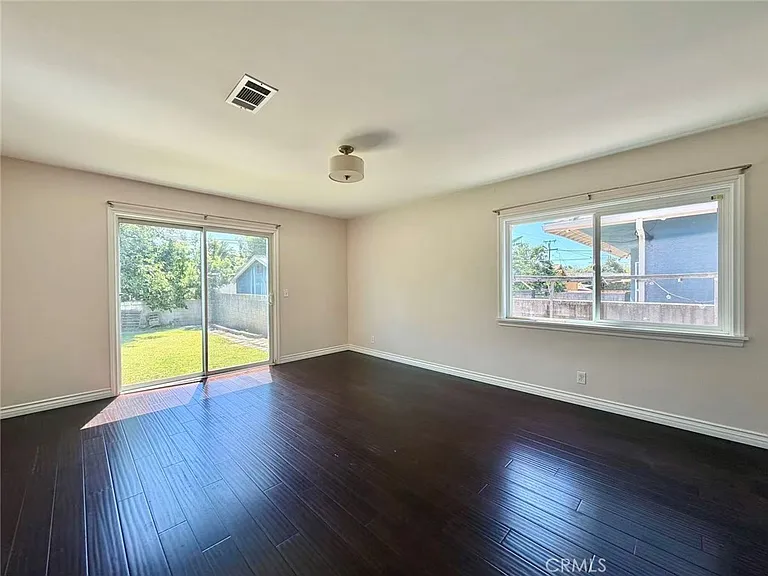 274 S Craig Ave — Photo 15