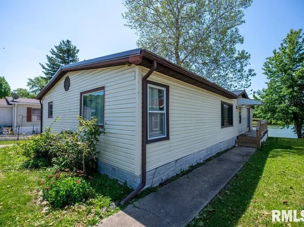 113 Lakepoint Dr, Metamora, IL 61548