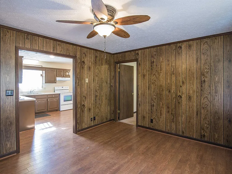 1499 Fairview Blvd — Photo 4