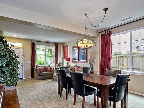 4th image of 1065 Woodcrest Ln
