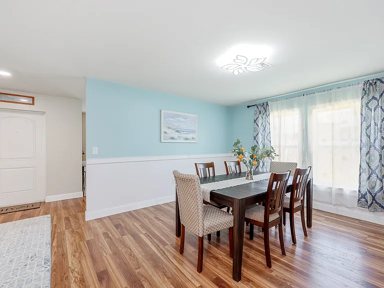 1132 SW 31st St — Photo 16