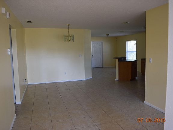 3rd image of 1121 Jarecki Ave