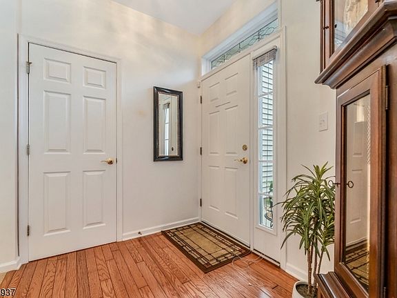 4th image of 424 Homestead Ct