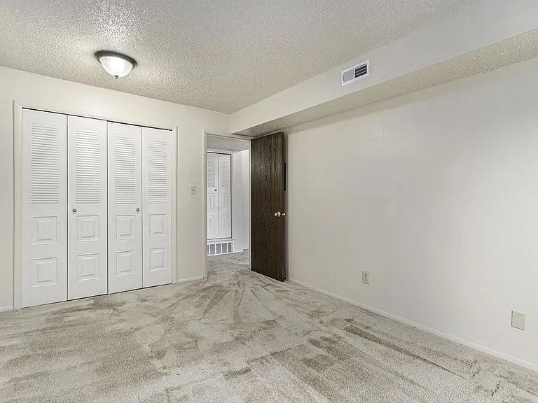 West Wind Apartments — Photo 75