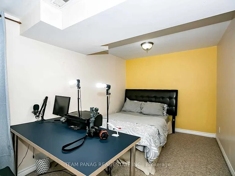 4 Queen Anne Dr — Photo 17