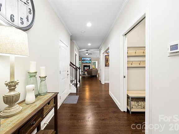 4th image of 435 Trillium Way