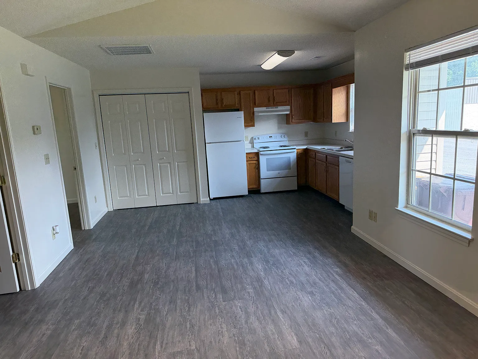 2 bed, 1.5 bath, 800 sqft, $850 — Photo 4
