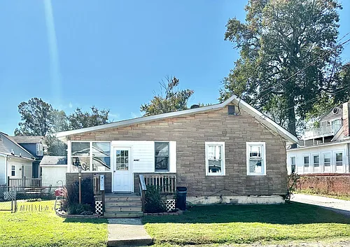 4047 1st St Photo 1
