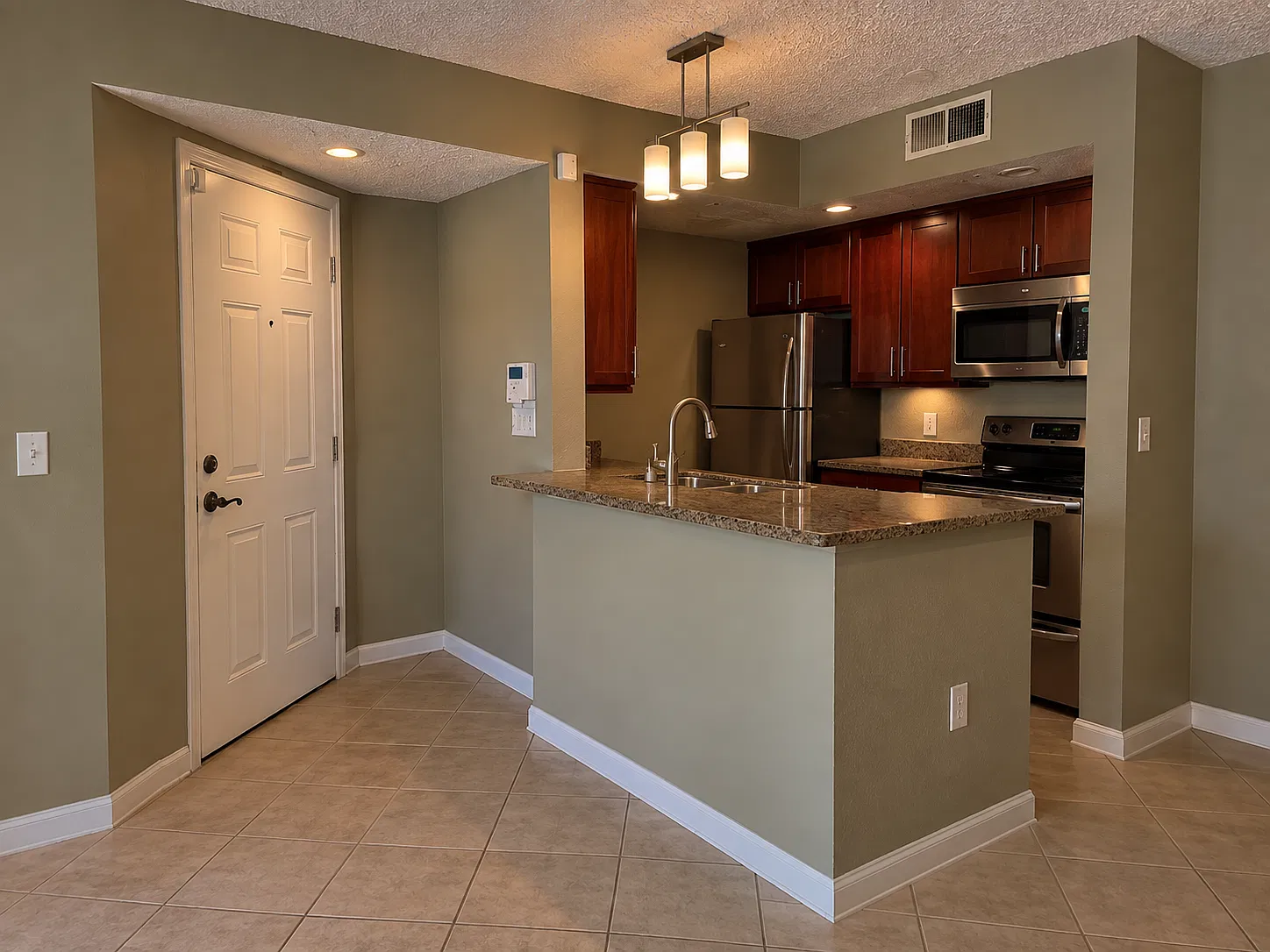 2 bed, 919 sqft, $1,600 — Photo 4