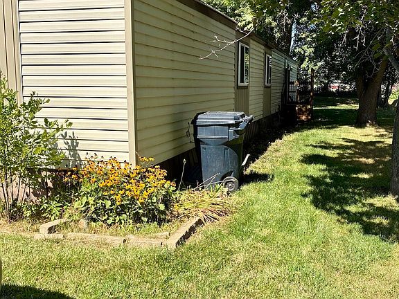 5th image of 933 13th Ave NW