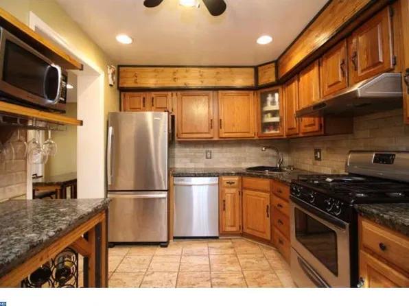 427 Brighton Ter, Holmes, PA 19043