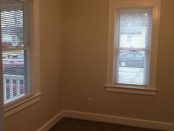 5th image of 3858 Loraine Ave SW