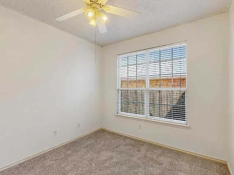 165 Hirth Dr — Photo 26