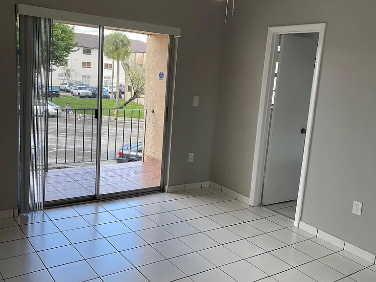 910 SW 105th Ave #100 — Photo 12