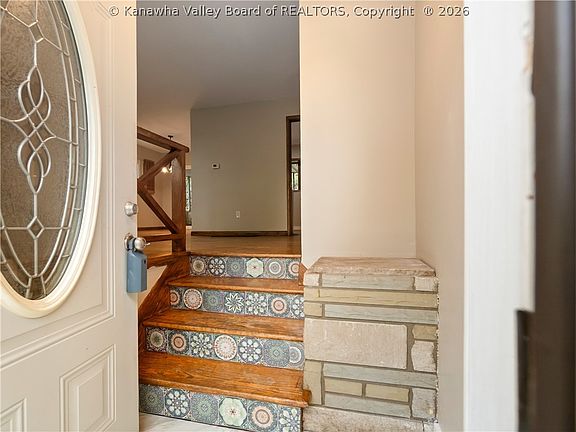 2nd image of 852 Beaumont Rd