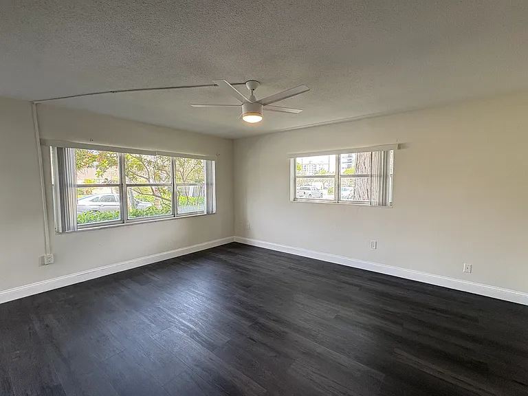 601 SW 2nd Ave #7 — Photo 4