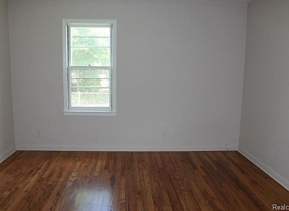 3rd image of 47744 Pinecrest Dr