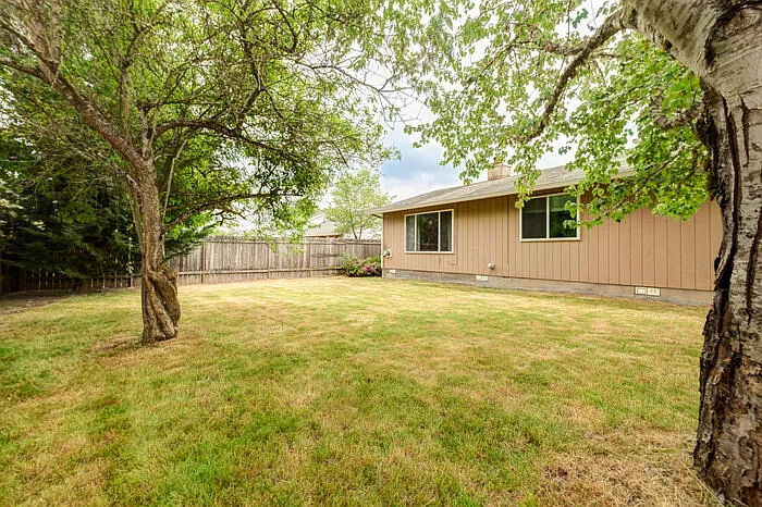3 bed, 2.0 bath, 1104 sqft, $2,500 — Photo 3