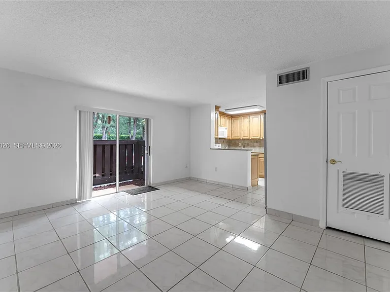 10832 N Kendall Dr #U1 — Photo 5