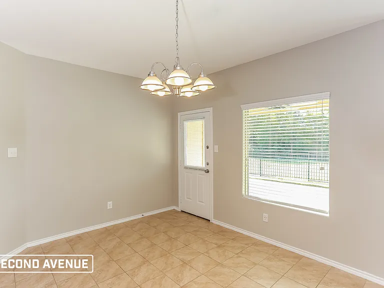 621 Creekview Dr — Photo 6