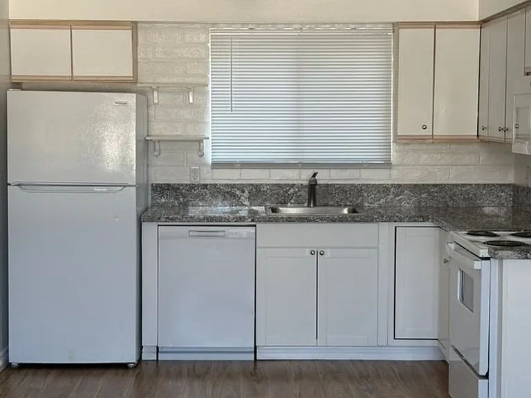 1260 Brinkby Ave — Photo 4